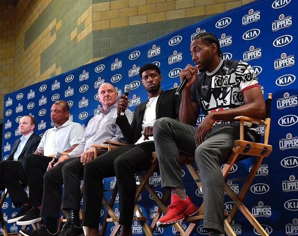 老鹰全队失误频发，特雷·杨与杰伦·约翰逊失误次数并列第一（老鹰失误连连，特雷·杨与杰伦·约翰逊并列队内失误最多）