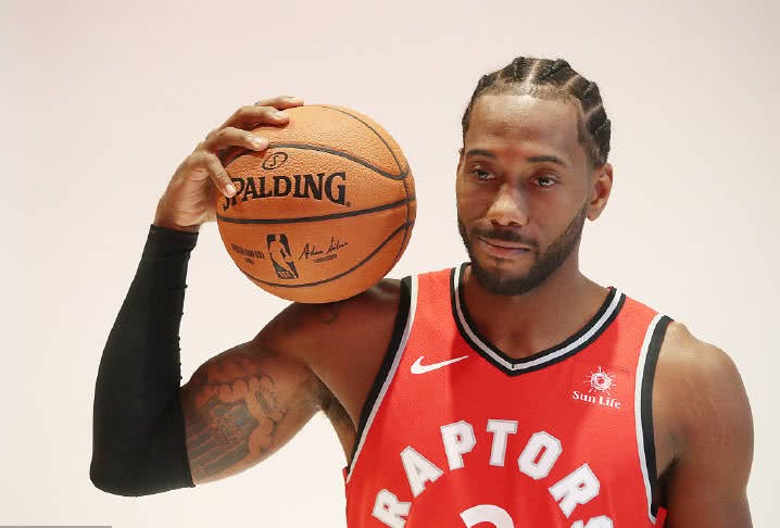 文森特因伤缺席，赛场风云再起（文森特伤退，赛场再起波澜）