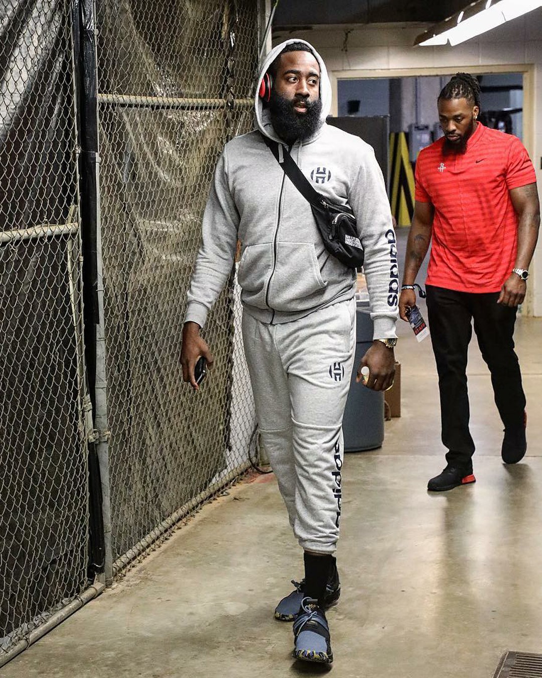 巴萨vs法兰克福：亚马尔、莱万、拉菲尼亚首发，特狮替补（巴萨战法兰克福：亚马尔、莱万、拉菲尼亚先发，特狮替补待命）