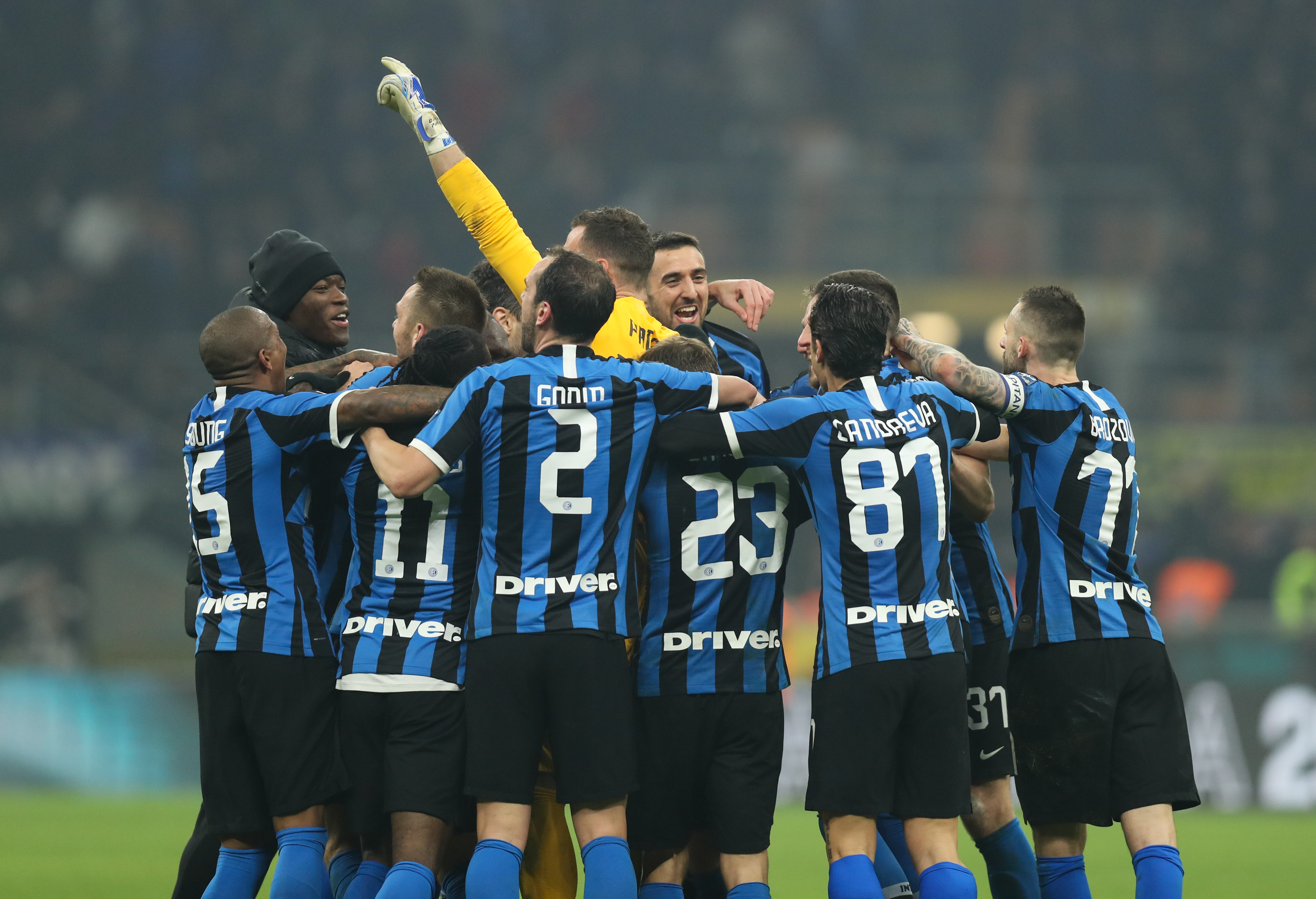 高诗岩突破送击地妙传，展现出色传球技巧（高诗岩突破送出击地妙传，彰显精湛传球技术）