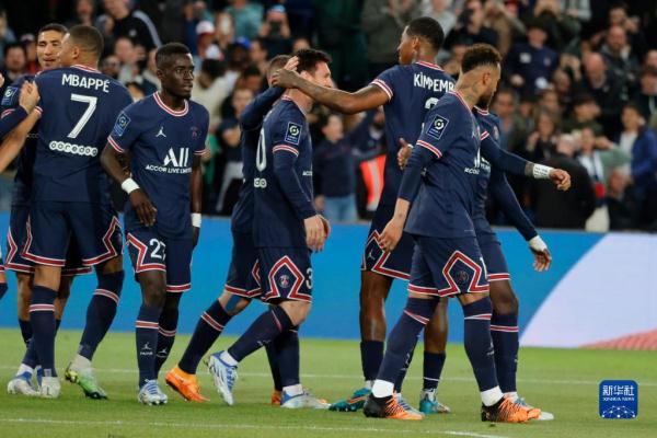 科莫5-1大胜都灵，阿达伊梅开二度，巴图里纳破门（科莫5-1痛击都灵：阿达伊双响，巴图里纳建功）