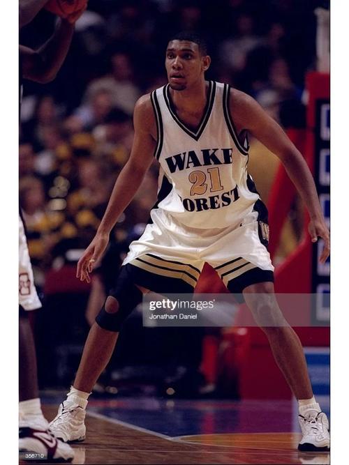 帕金斯批字母哥＂懦夫＂应公开表态，杰弗森驳斥：他无需交代（帕金斯斥字母哥“懦夫”要求其发声，杰弗森回击：无需解释）